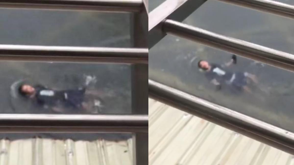 凱米颱風/高雄淹成小河!男拖鞋當划槳「仰式」過馬路 網:要參加奧運嗎
