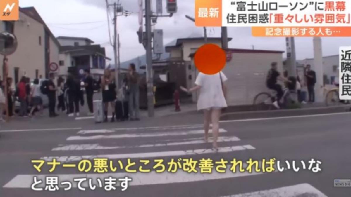 吸菸、亂丟垃圾、闖紅燈等過度觀光(觀光公害)問題層出不窮。 (圖/擷取自TBS NEWS)