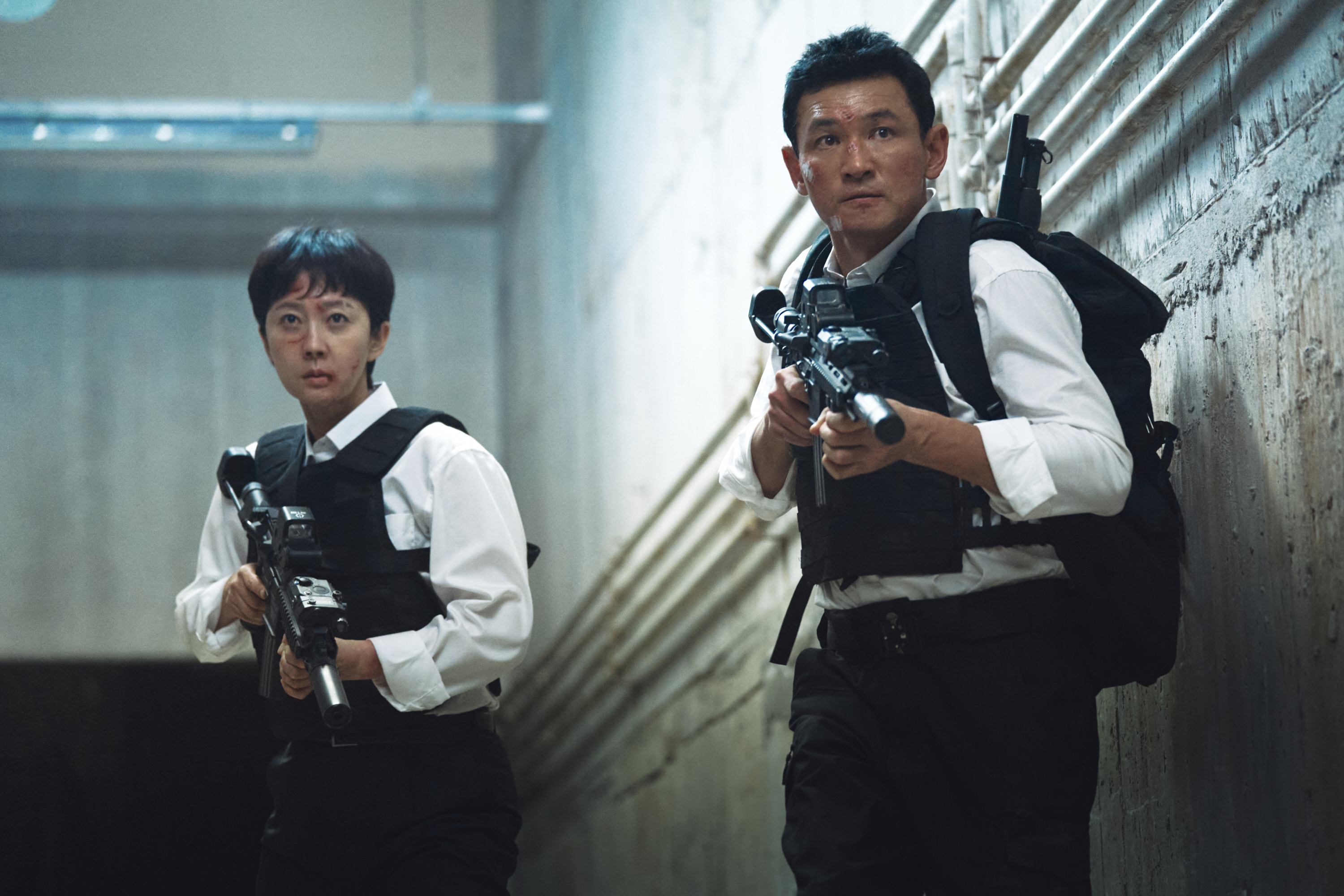 韓國特務電影《Cross：跨界任務》（圖／Netflix提供）