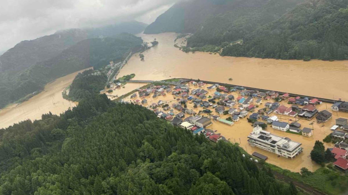 日本山形破紀錄大雨!河川氾濫民宅泡水 2警救人遭沖走生死未卜