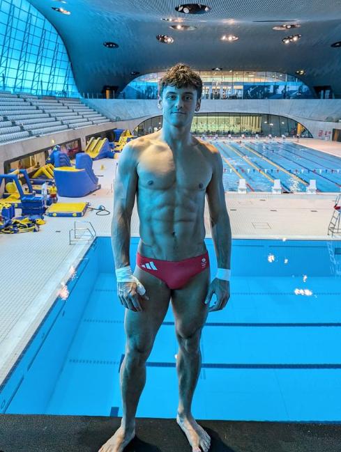 Tom Daley過去因為在奧運場內「織毛衣」超萌模樣,一夕爆紅。(圖/翻攝自IG @Tomdaley)