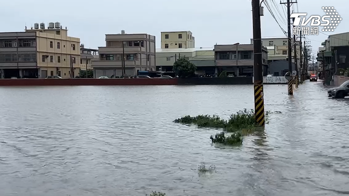 彰化縣內有積水的狀況。(圖/民眾授權提供)