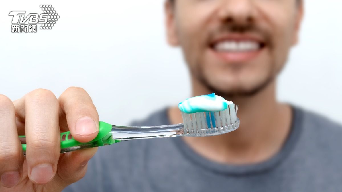 刷牙是維持口腔健康的必要條件。(示意圖/達志影像shutterstock)