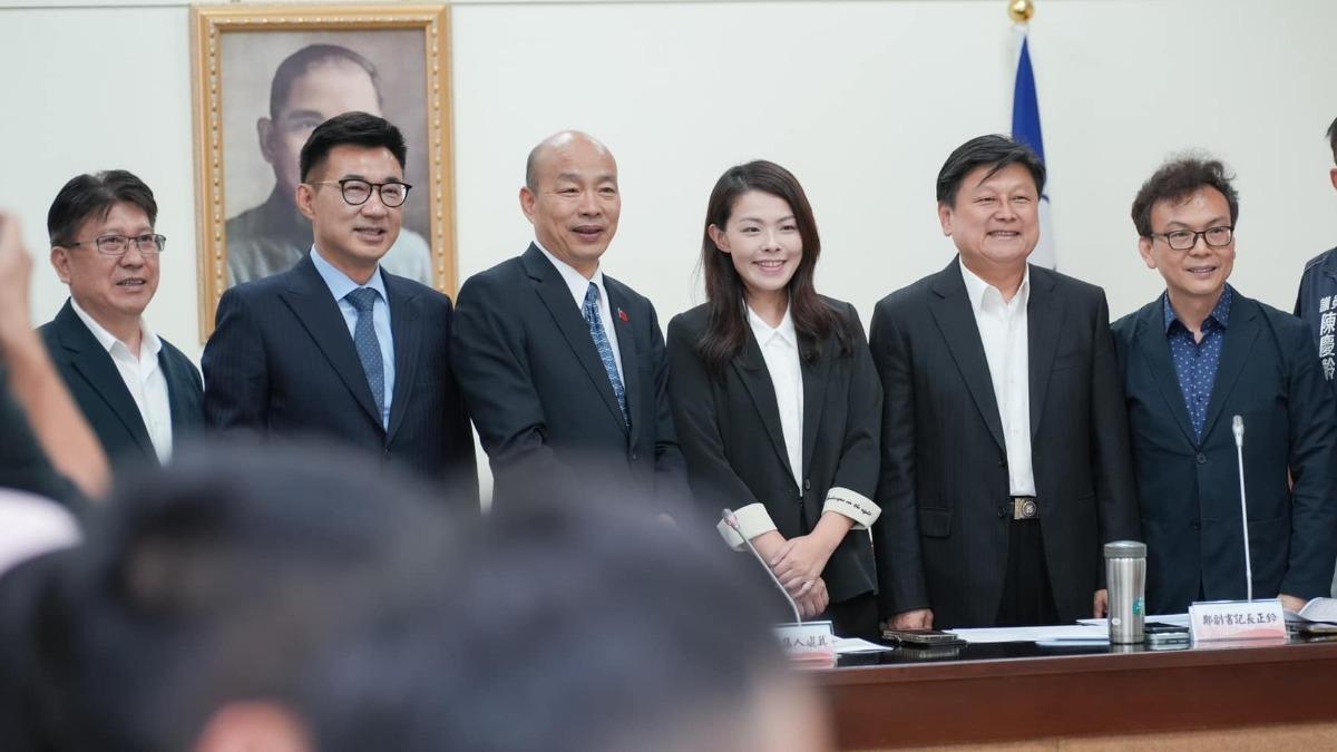 竹縣市首長與立院正副院長,以及藍黨團總召傅崐萁和鄭正鈐。(圖/翻攝自鄭正鈐臉書)