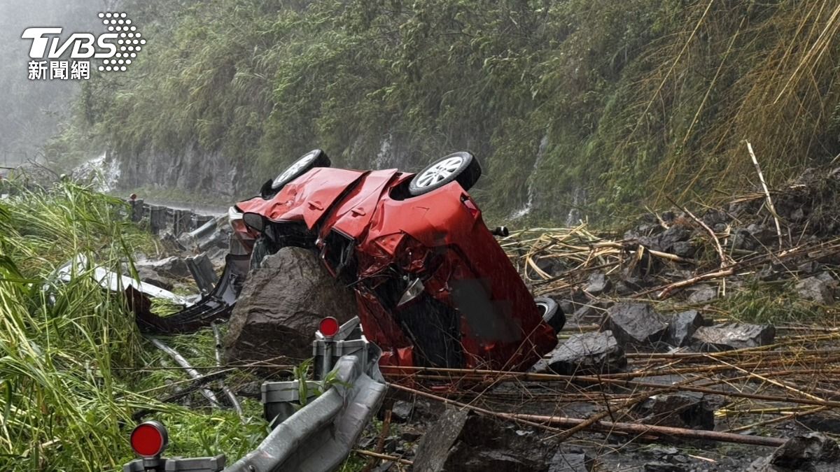 颱風留守搶修…阿里山林鐵班長遭巨石狠砸「車身全扁」亡