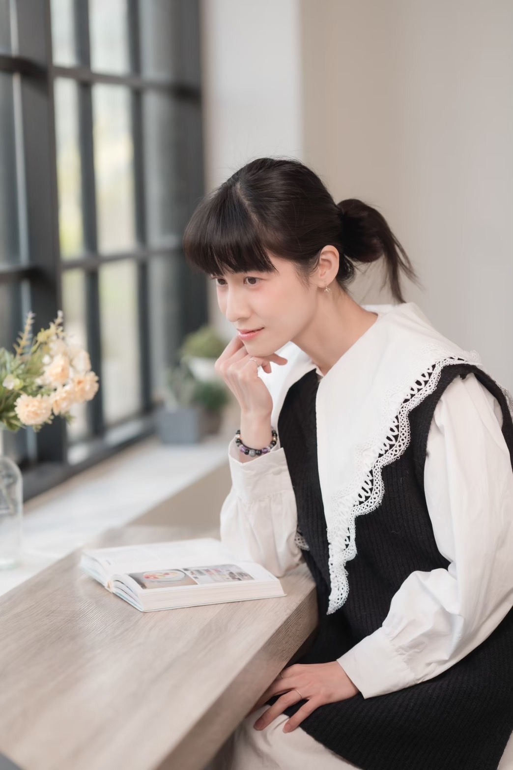 連俞涵即將出版新書,直呼自己越來越像淡定水豚。(圖/凱特文化提供)