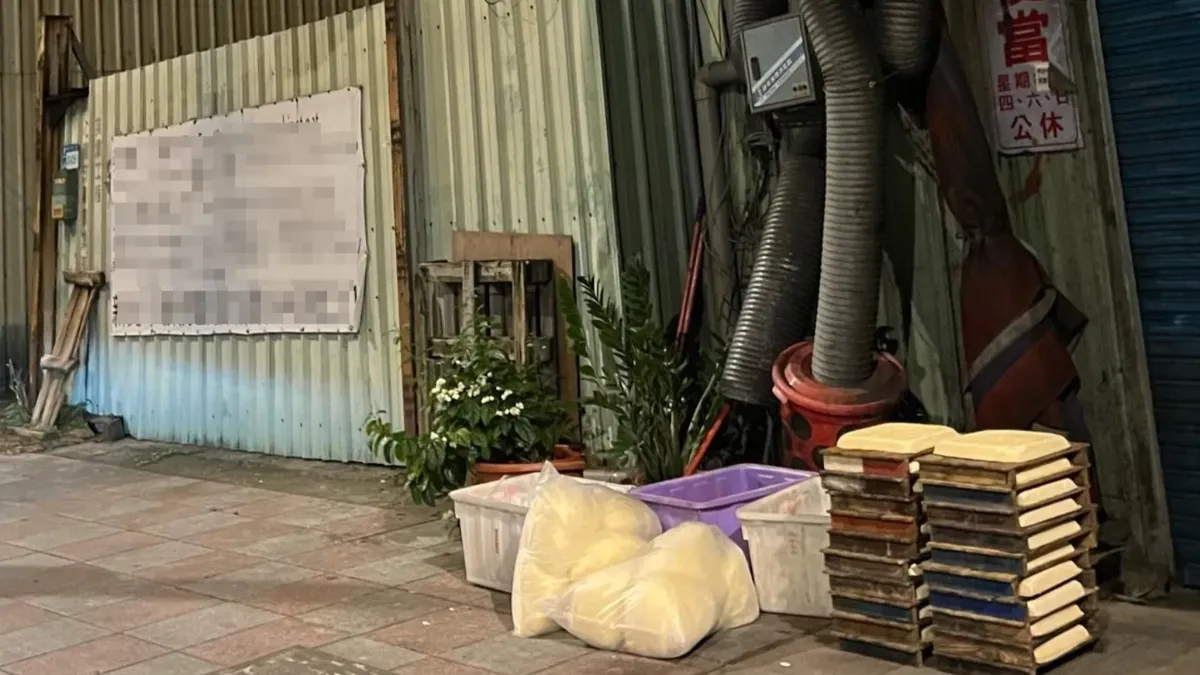 小吃攤進貨...板豆腐「赤裸在地」 網曝1物更噁:幾乎都發霉