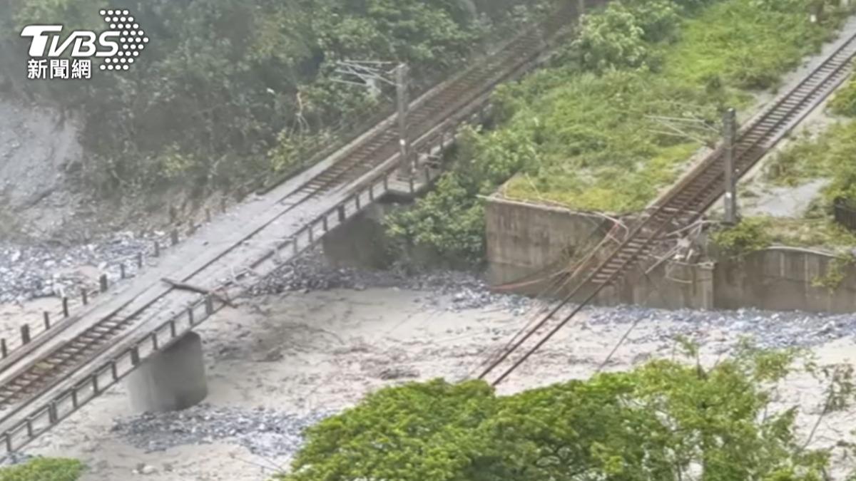 快離開災區!蘇花路廊坍方搶修 鄭明典「1圖揭暴雨開轟」示警