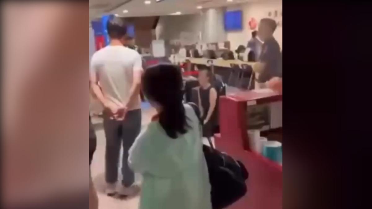 行李等2.5小時挨轟!華航地勤「下跪致歉」 桃機旅客飆罵:不需要