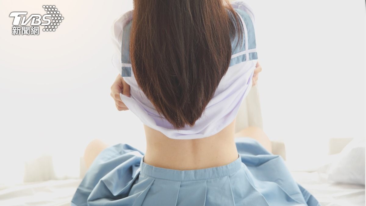 櫻花妹14歲援交!開趴「1女戰8男」被睡沒錢 水果刀怒砍人