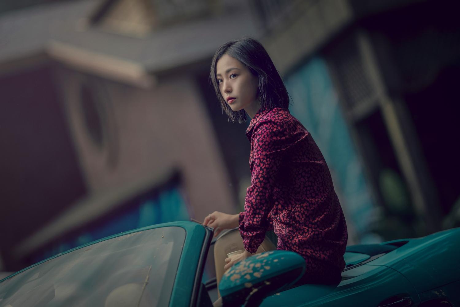 高旻示扮演的神祕客人柳誠娥有許多驚人舉動。(圖/Netflix提供)