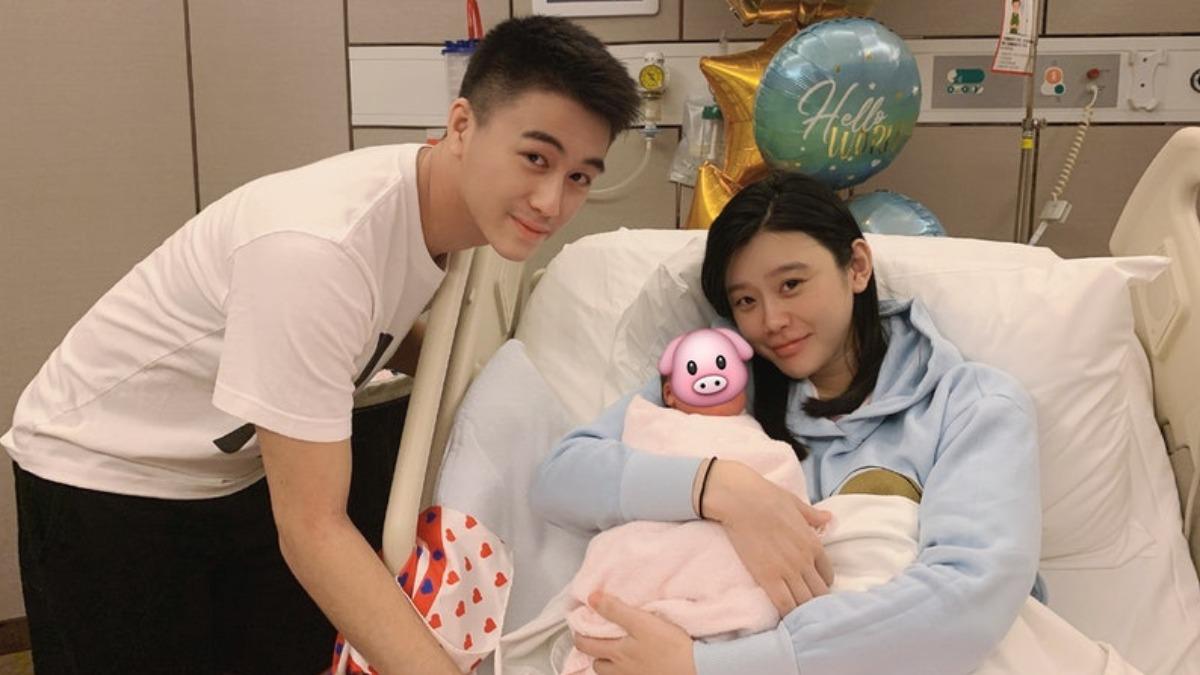 何猷君﹑奚夢瑤在2019年結婚。(圖/翻攝自何猷君微博)