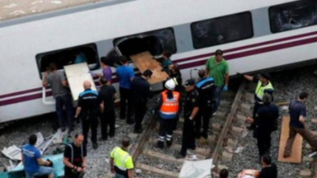 西國高速列車出軌翻覆80人喪命　駕駛、主管判刑2年半賠8.9億