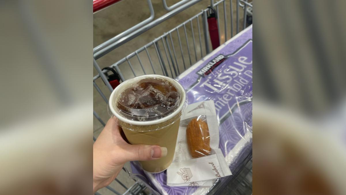 網友分享,在好市多熟食區買咖啡會送瑪德蓮。(圖/翻攝自Threads)