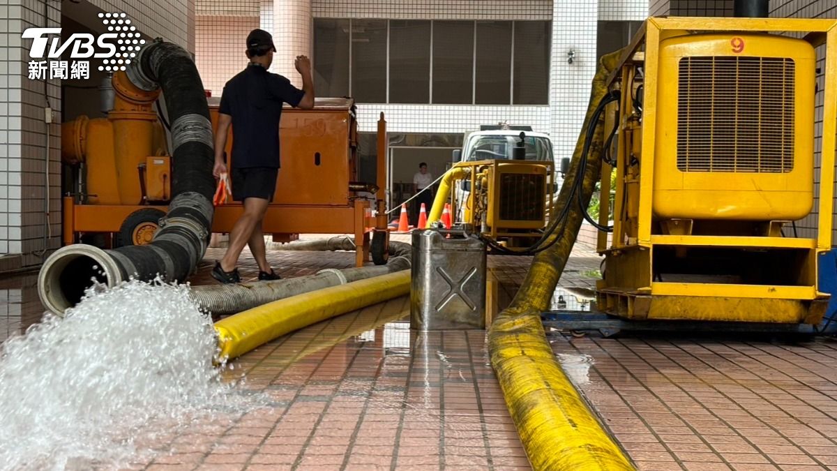 高雄積水地下室於今天（28日）中午前全數完成。（圖／TVBS）