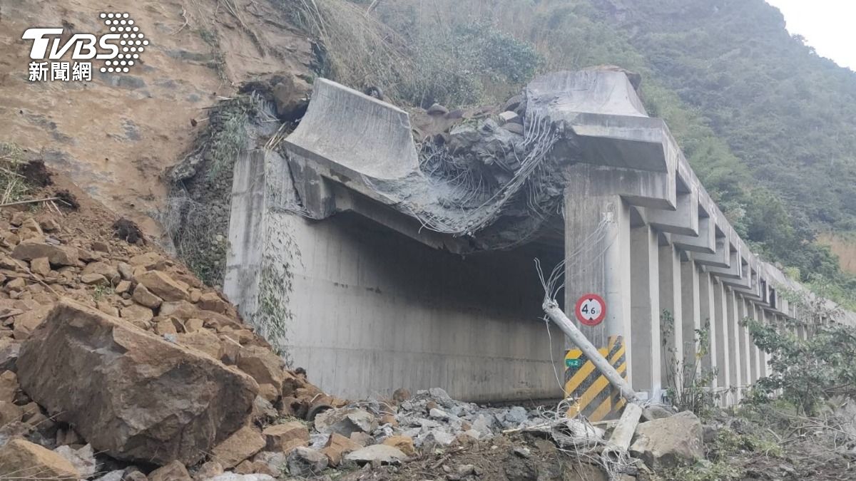 快訊／阿里山公路坍方！落石壓毀隧道　台18線雙向中斷
