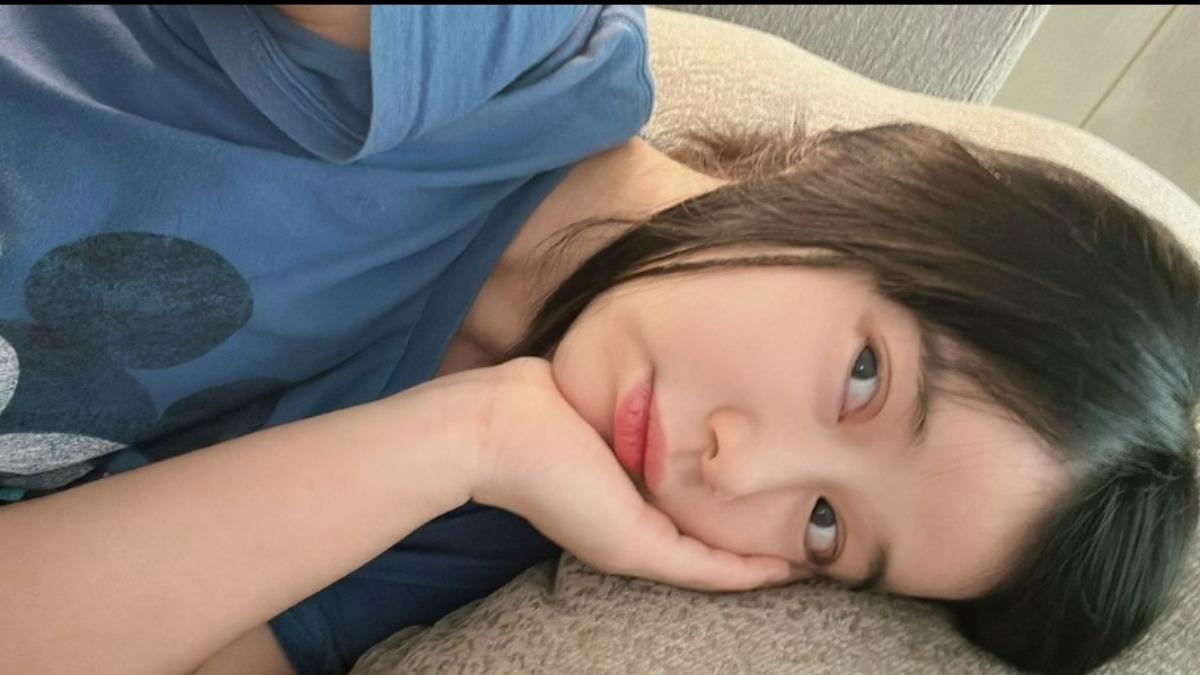李佳穎播周杰倫的〈聽媽媽的話〉,肚中寶寶對她又踢又推。(圖/翻攝李佳穎IG)