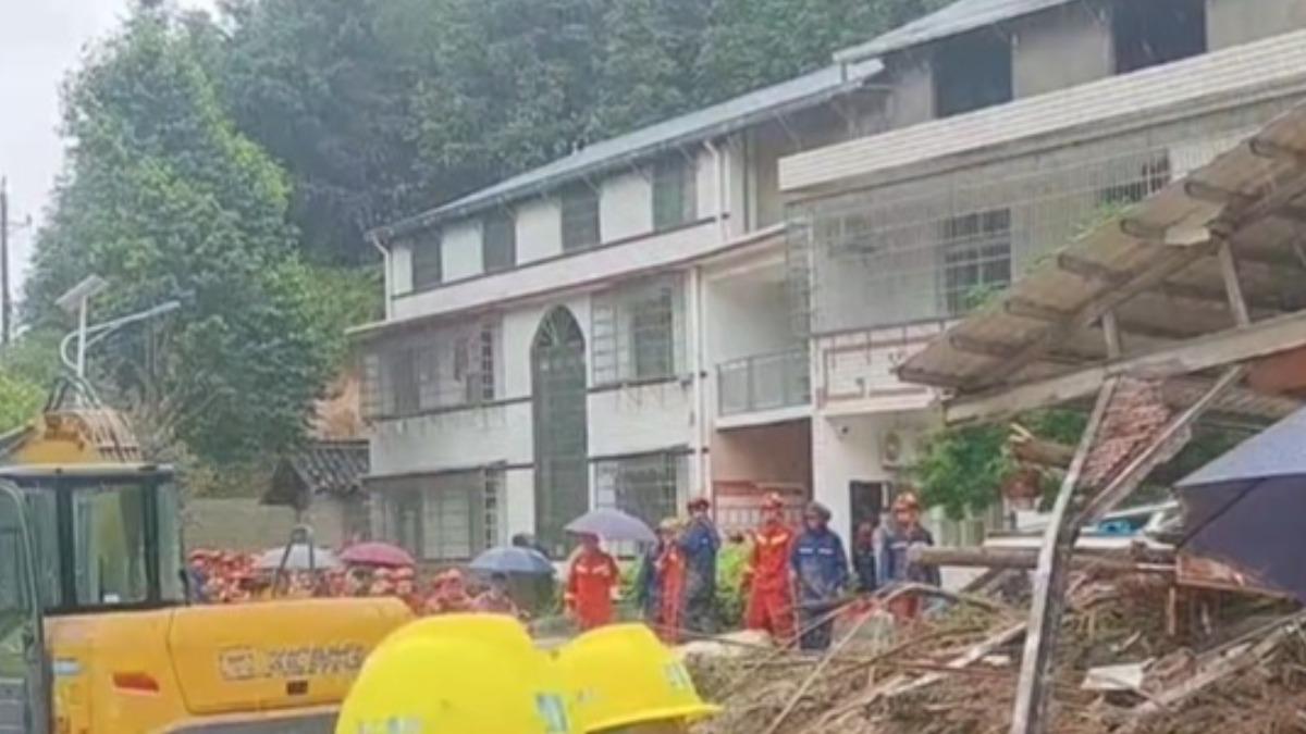 大陸湖南發生山體滑坡事件。(圖/翻攝自新京報微博)