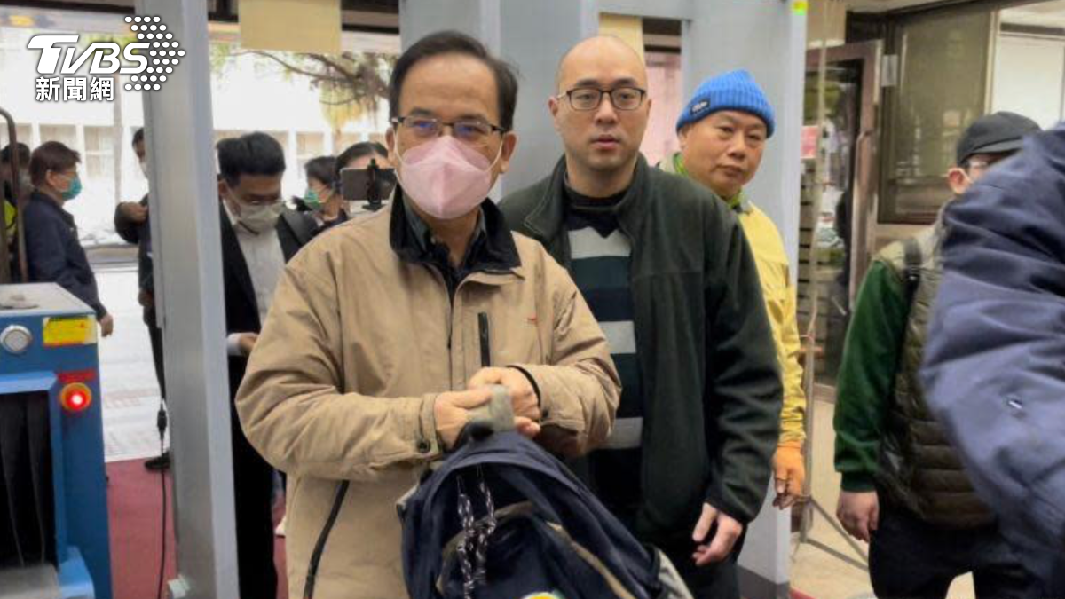 批蔡英文政治黑金化、黃承國父喪高階警摺蓮花 蘇煥智誹謗無罪