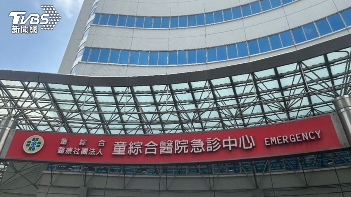 3輛救護車，將7人送至梧棲童綜合醫院治療。（圖／林冠丞攝）