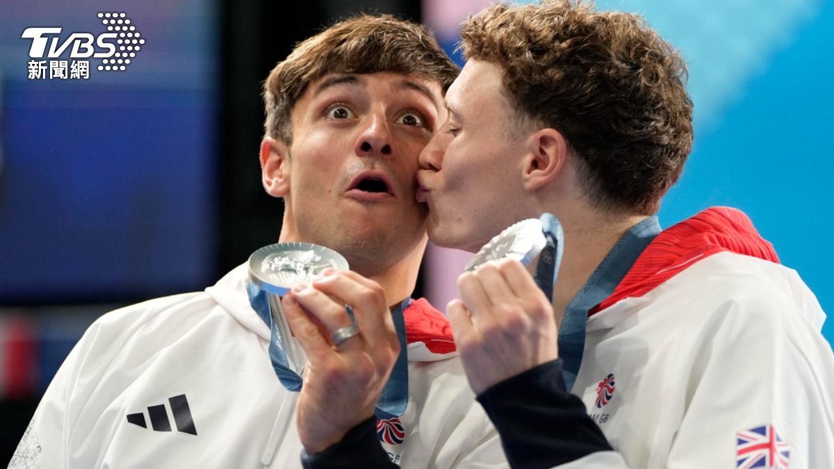 巴黎奧運/五度參戰全奪牌!場邊織毛衣爆紅 英跳水王子銀牌入袋