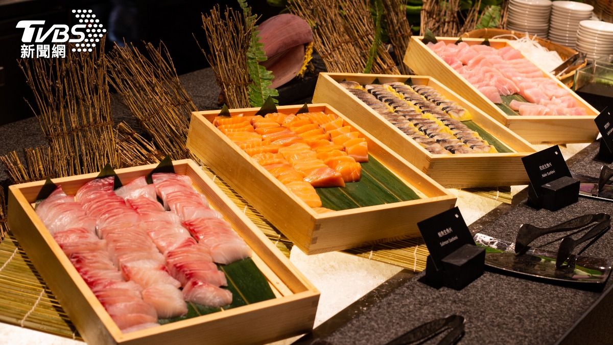 餐廳自助生魚片。(圖/業者提供)