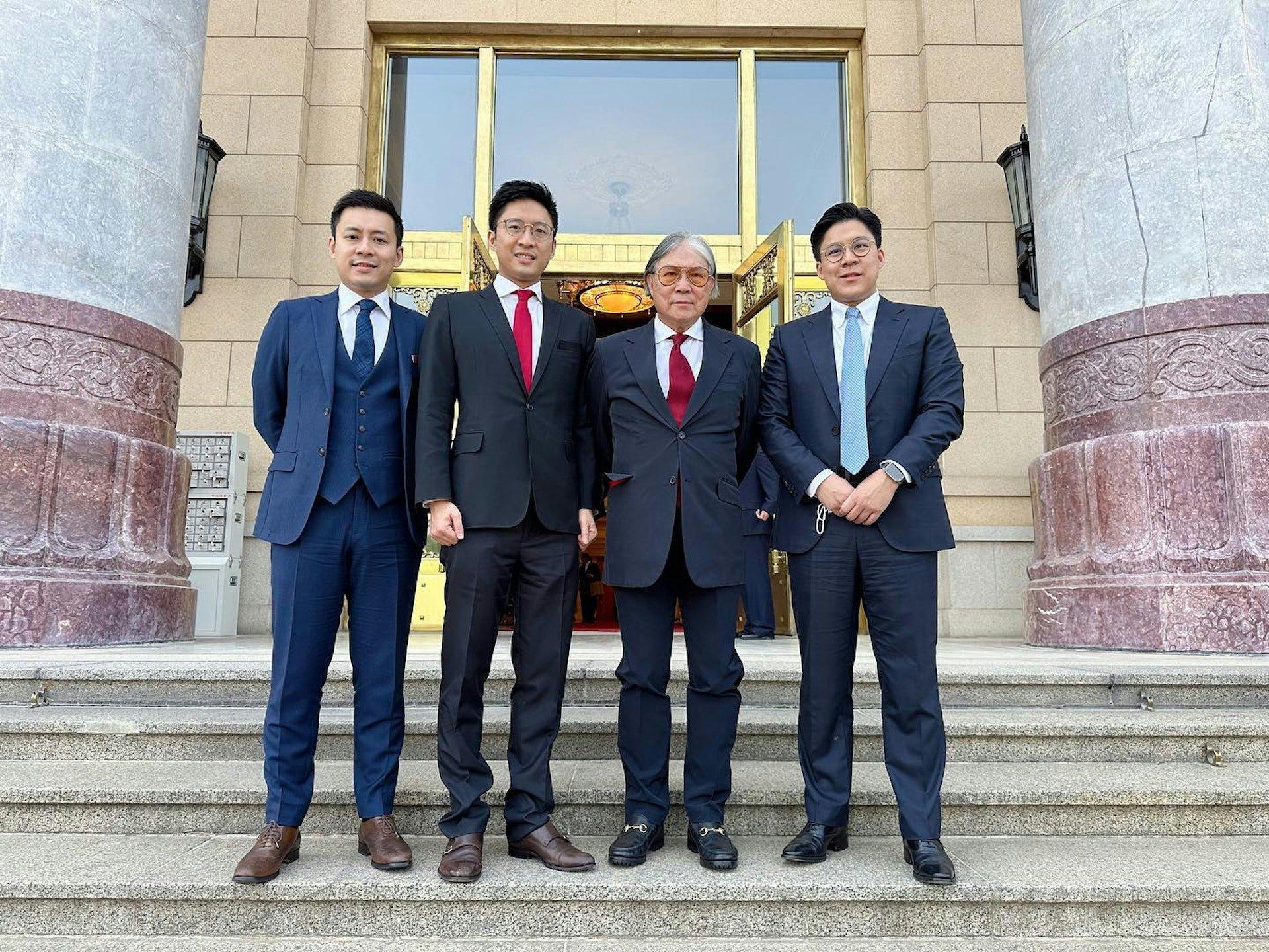 霍家四父子齊聚人民大會堂,出席紀念座談會。(圖/翻攝自@fok_kennethIG)