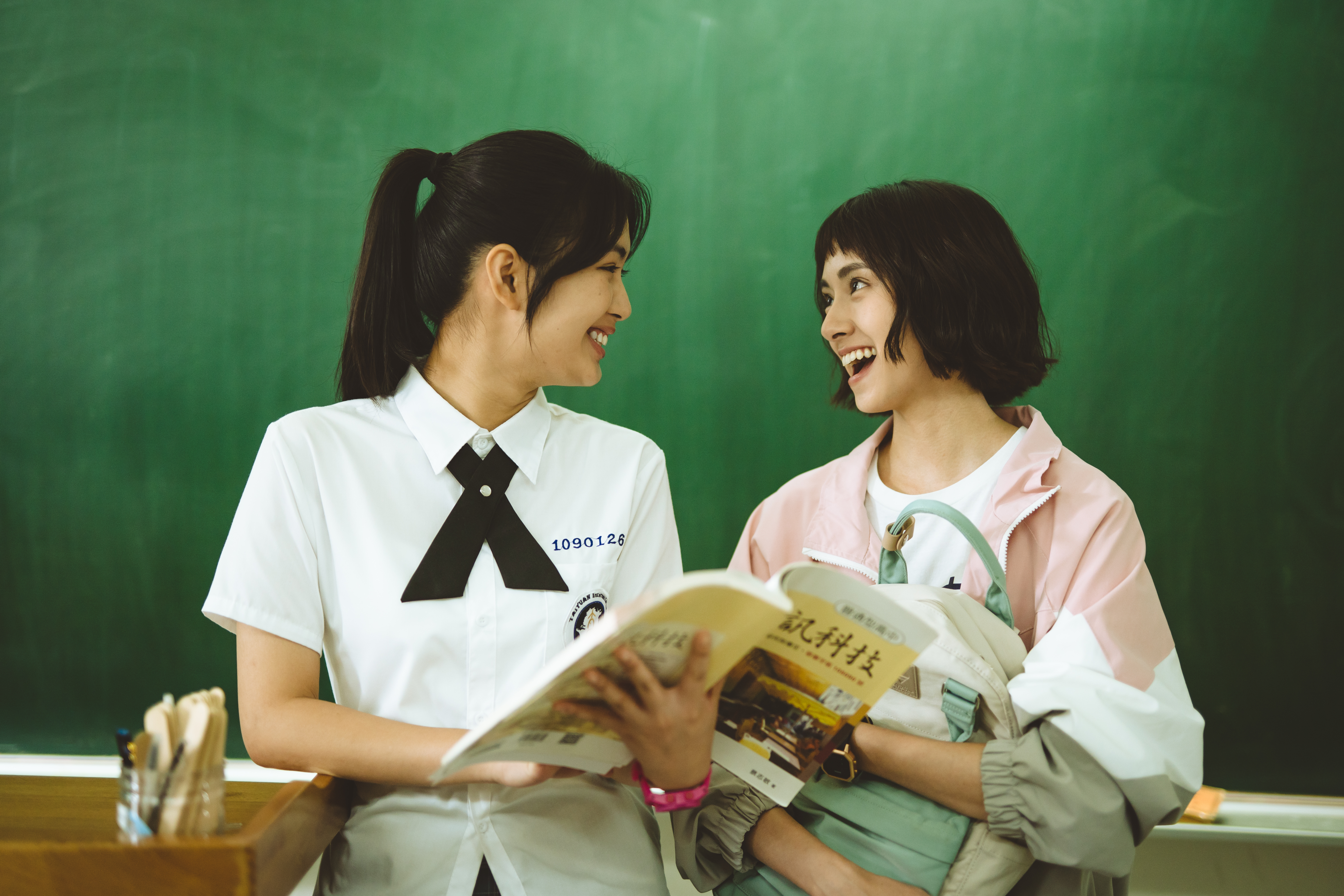 雷嘉汭(左)、鄭宇恩飾演無話不談的好友。(圖/CATCHPLAY+提供)