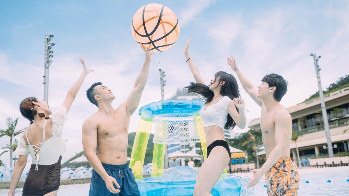 水上樂園包含水戰遊戲、吸睛表演,還有各個刺激水上遊樂設施。(圖/業者提供)