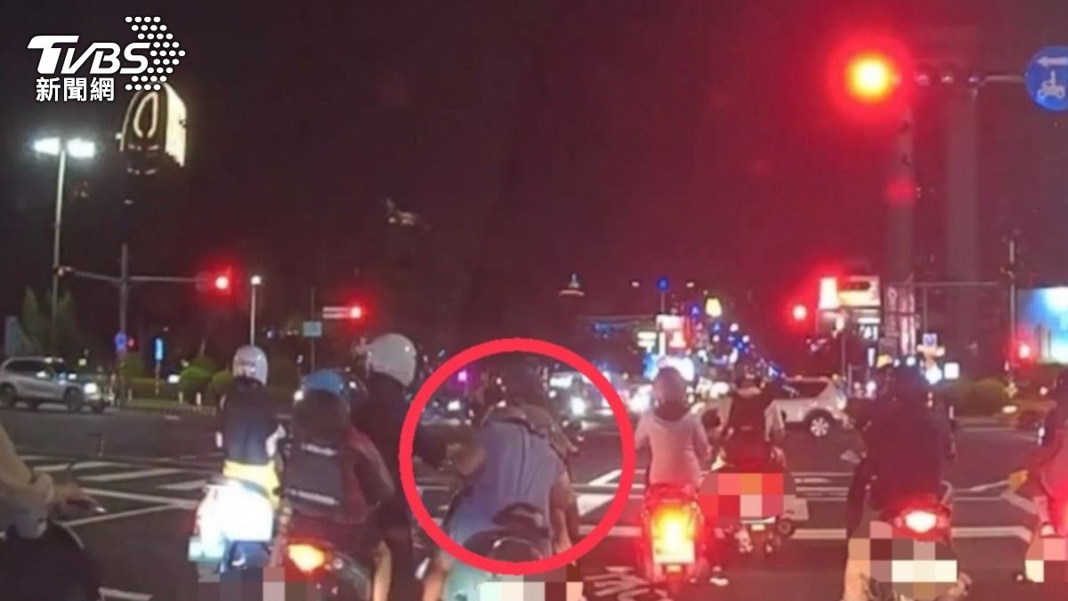 高雄女騎士等紅燈突倒地昏厥 「神隊友」警員路過即時救援
