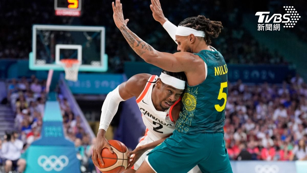 加拿大選手謝伊·吉爾吉斯·亞歷山大(左)竭盡全力超越澳大利亞選手帕蒂·米爾斯。(圖/達志影像美聯社)
