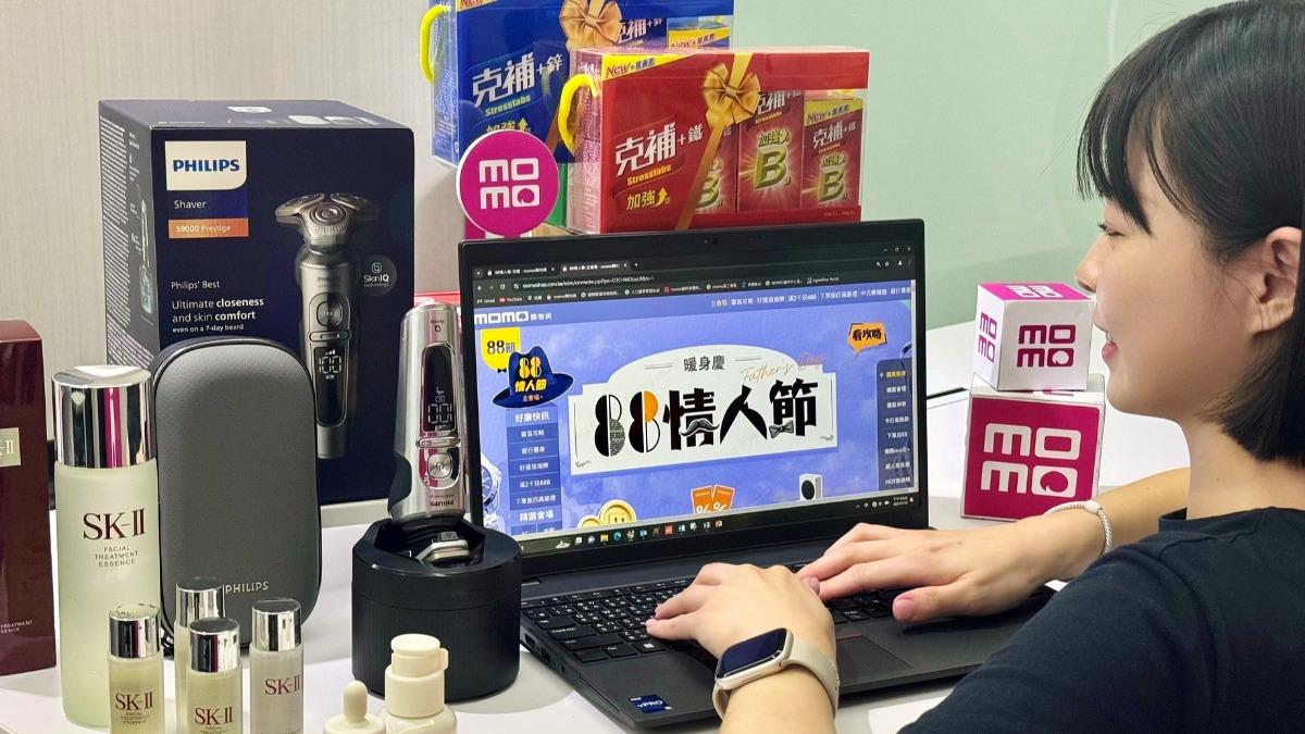 momo購物網精選3C家電新品、保健禮盒、按摩椅等「寵爸孝親禮」。(圖/業者提供)