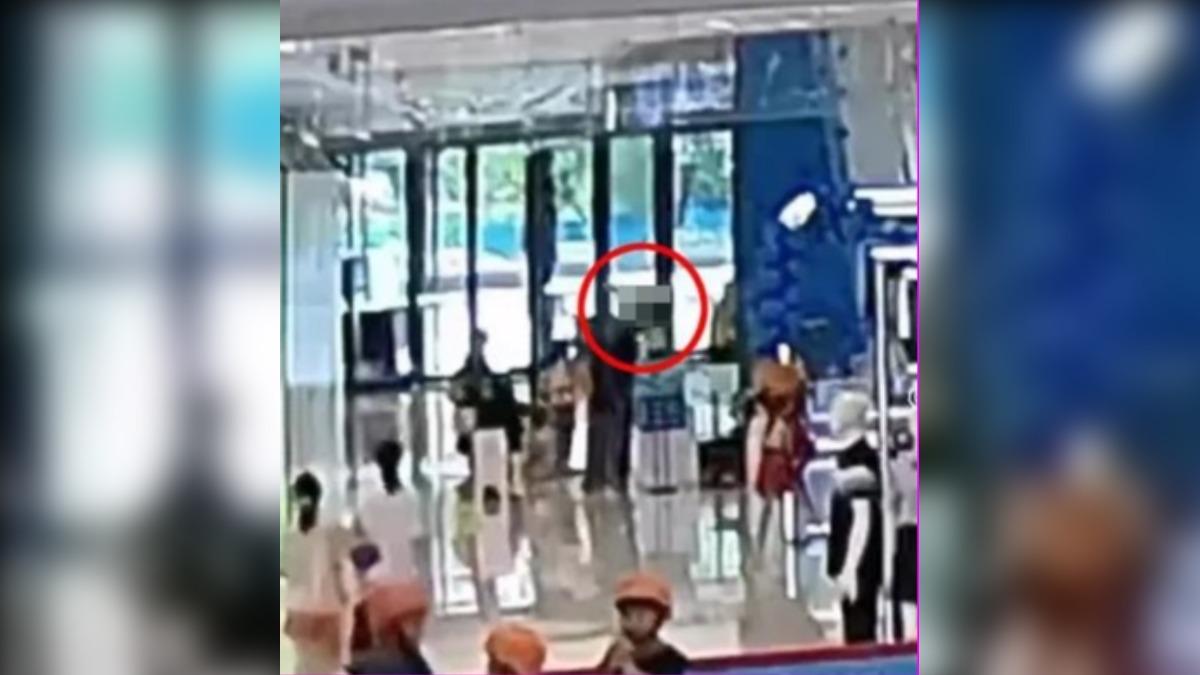 女童後續被救護車緊急送醫,不過治療情況不明。(圖/翻攝自微博)