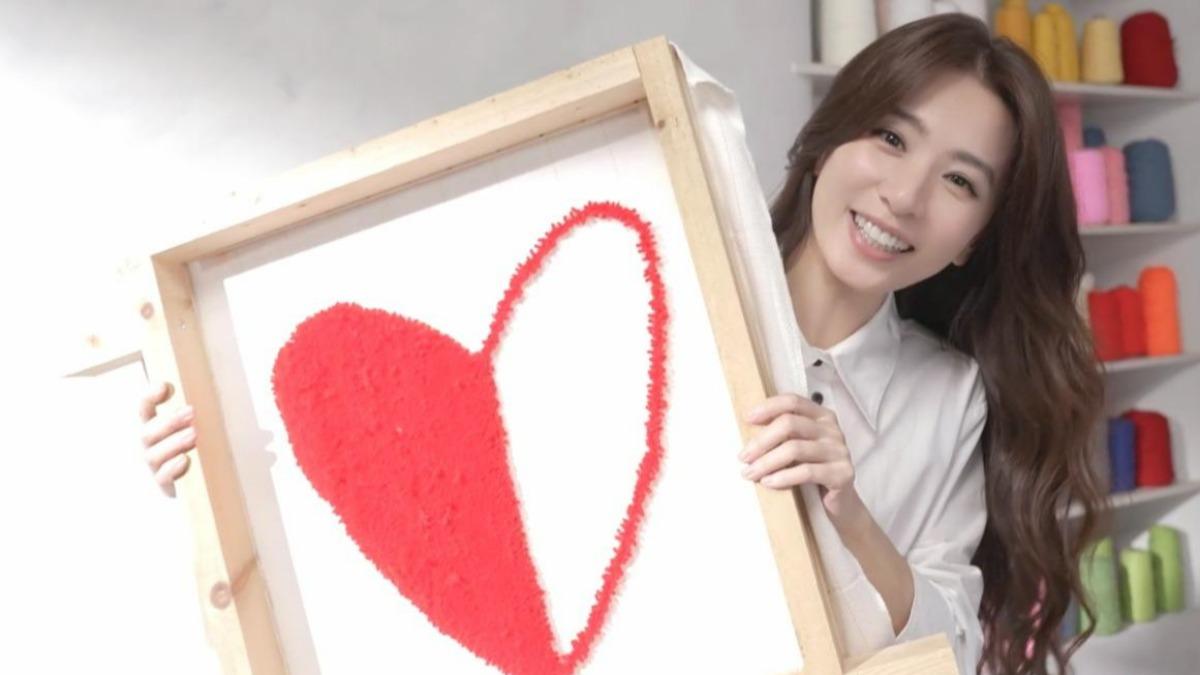田馥甄求醫養生「路邊撫胸短髮女」被拍 公司21字回應了
