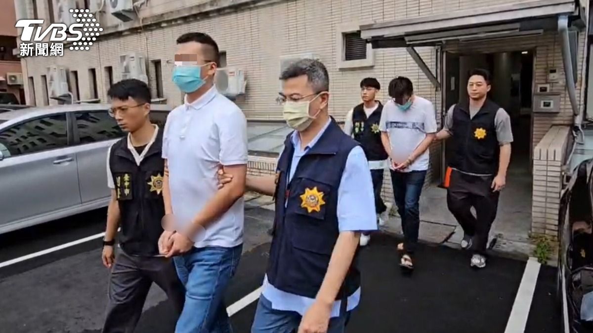 創意私房在台主嫌遭警方逮捕送辦。（圖／TVBS）