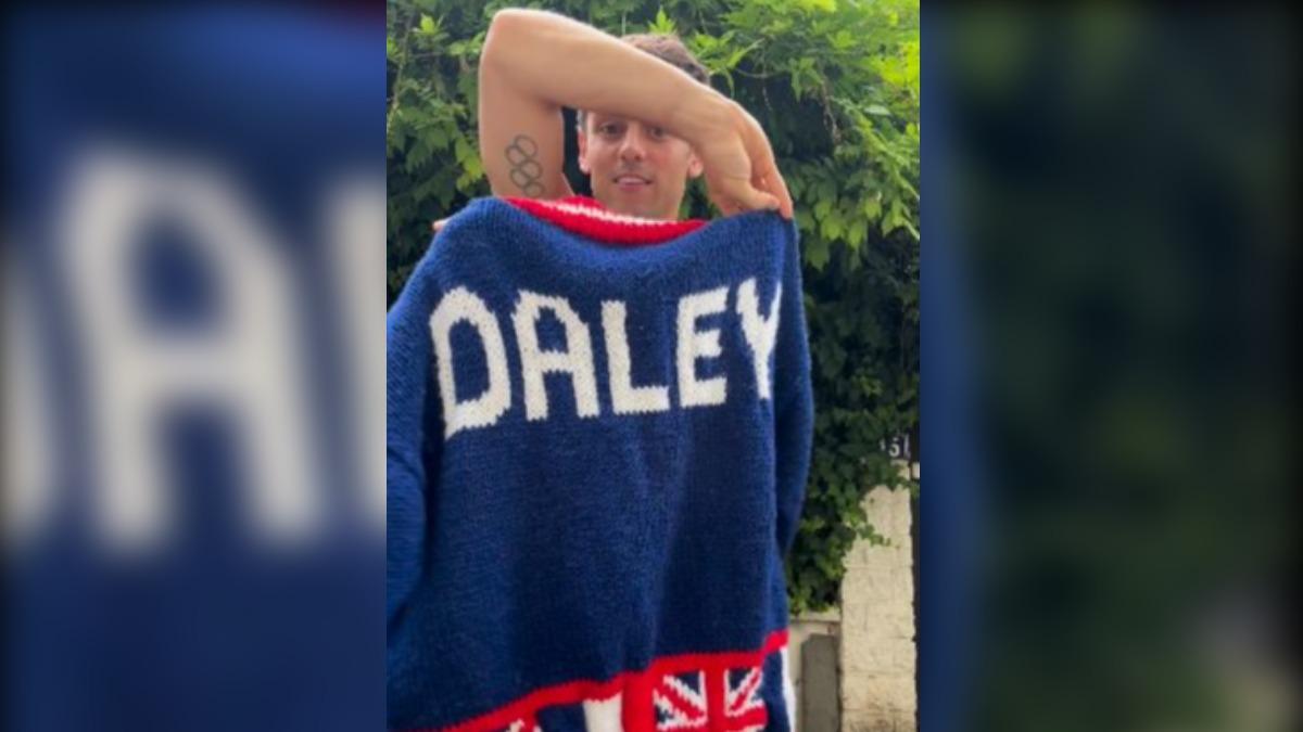 背後則是他的姓氏「DALEY」圖樣。（圖／擷取自IG@tomdaley）