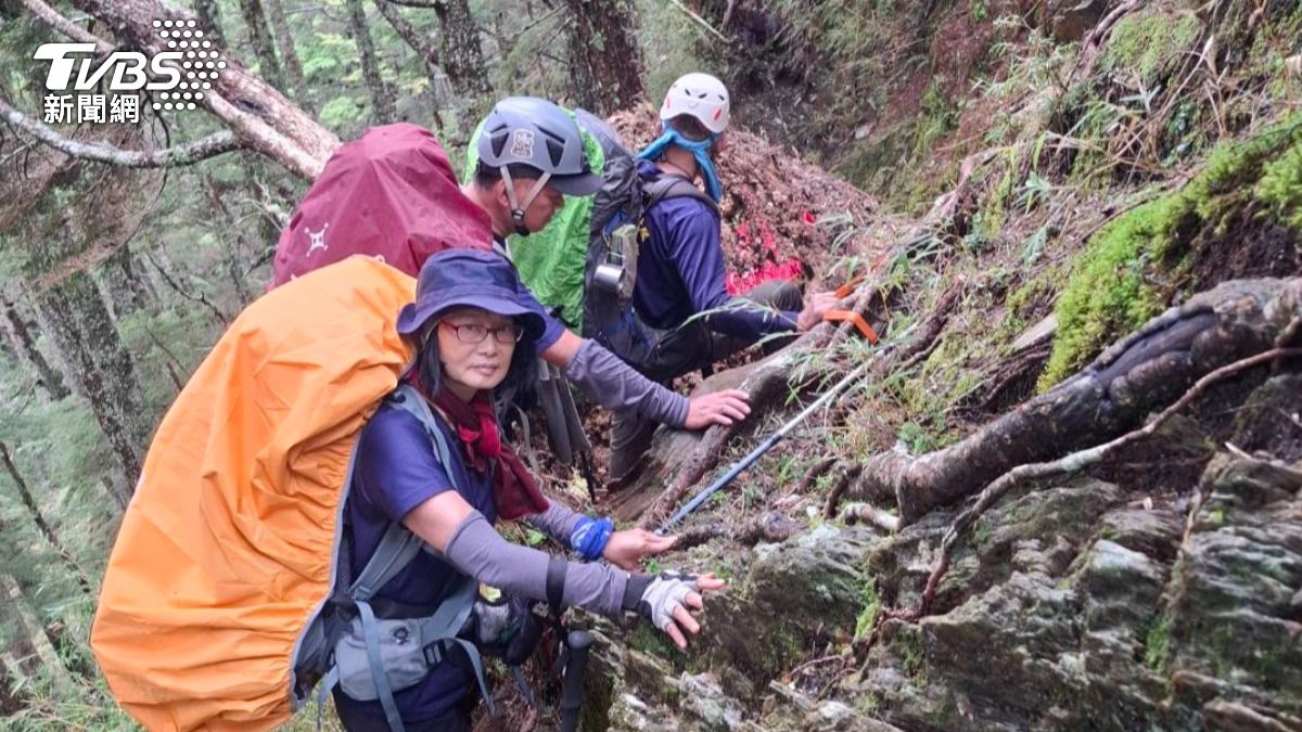 搜救畫面曝光！凱米襲台前攀南二段　山屋外尋獲3人冰冷遺體