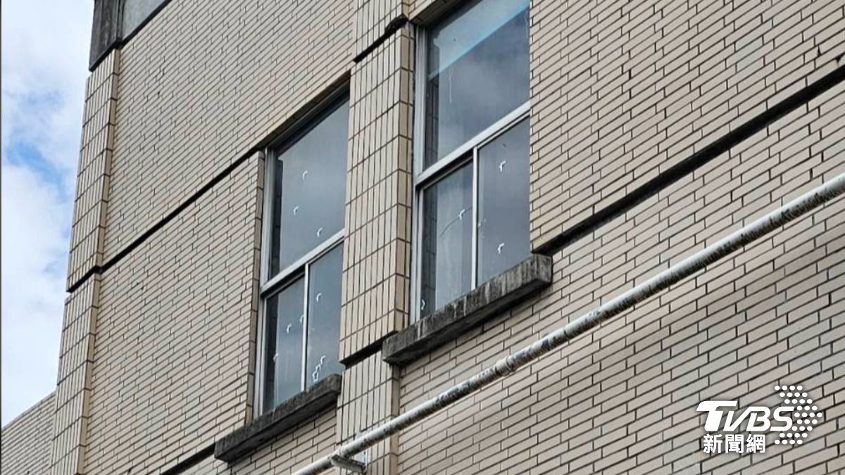 蘭陽女中驚傳BB槍擊！禮堂「14處彈孔」學生嚇：覺得害怕