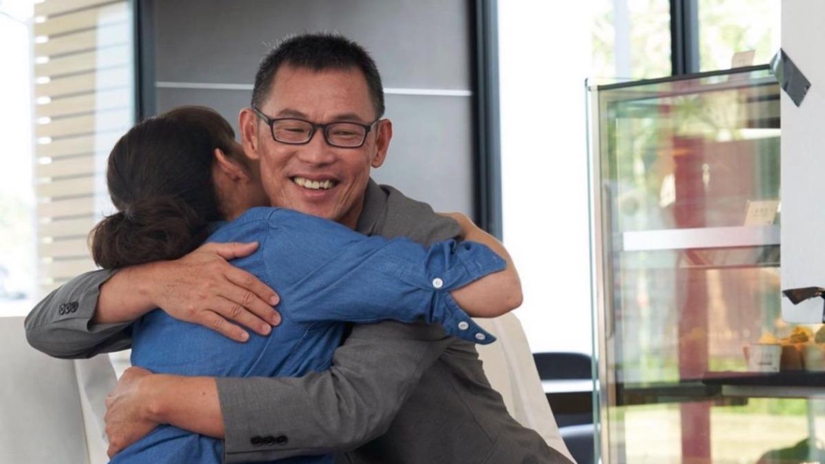 戴爸透露小戴訓練時因腳傷嚴重，仍堅持在椅子上坐著訓練手感。（圖／翻攝自戴姿穎Instagram）
