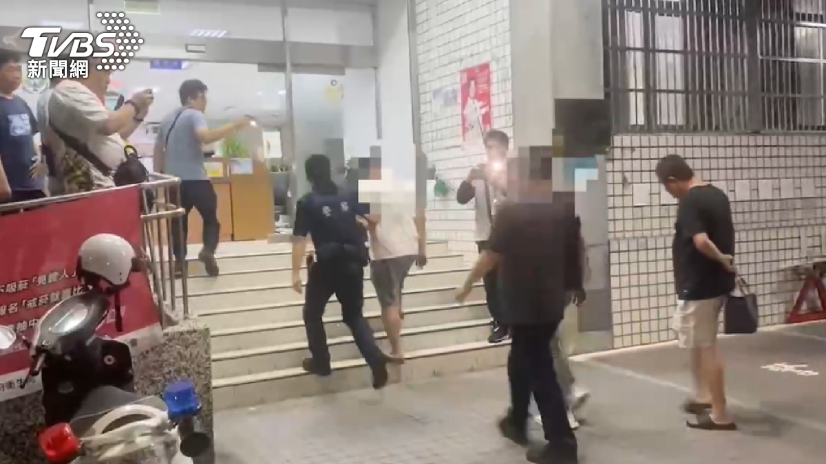 酒後口氣太囂張!林口檳榔攤慶生濺血 男亮刀反被刺傷送醫