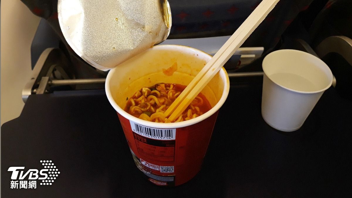飛長途「沒泡麵吃了」!大韓航空宣布新制上路 亂流成關鍵原因