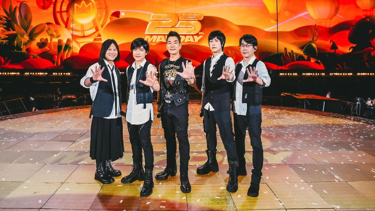 任賢齊擔任五月天演唱會嘉賓,獻唱〈傷心太平洋〉。(圖/相信音樂提供)