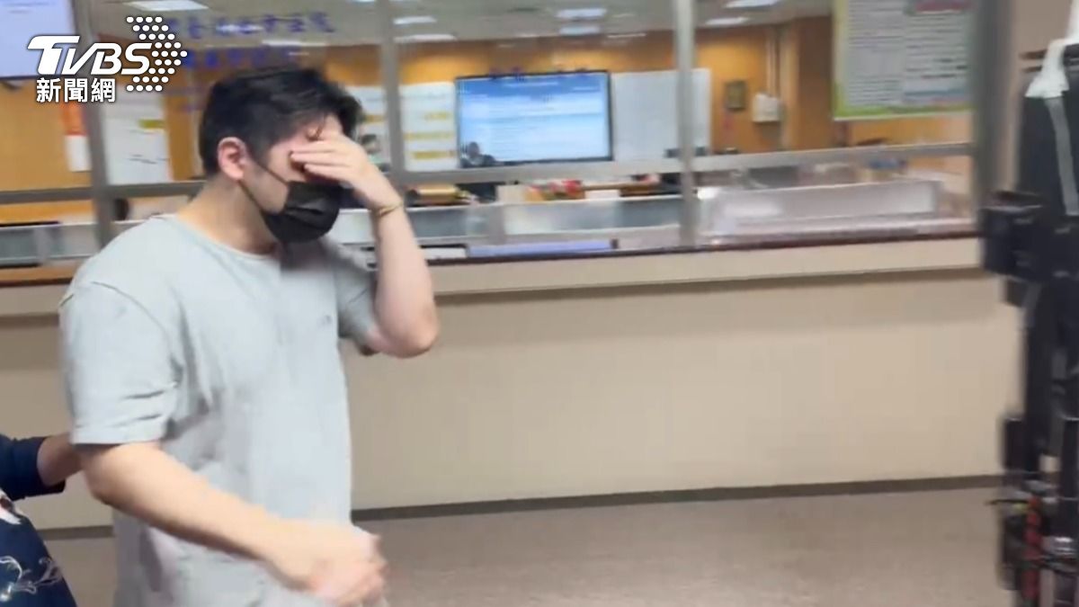 潘志亮見到媒體也急忙躲鏡頭 。（圖／TVBS）