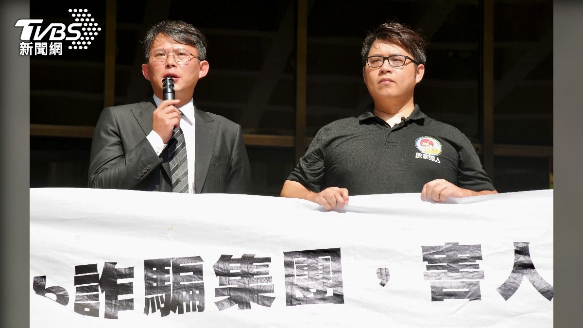 民眾黨立委黃國昌與被害人。（圖／胡瑞麒攝）