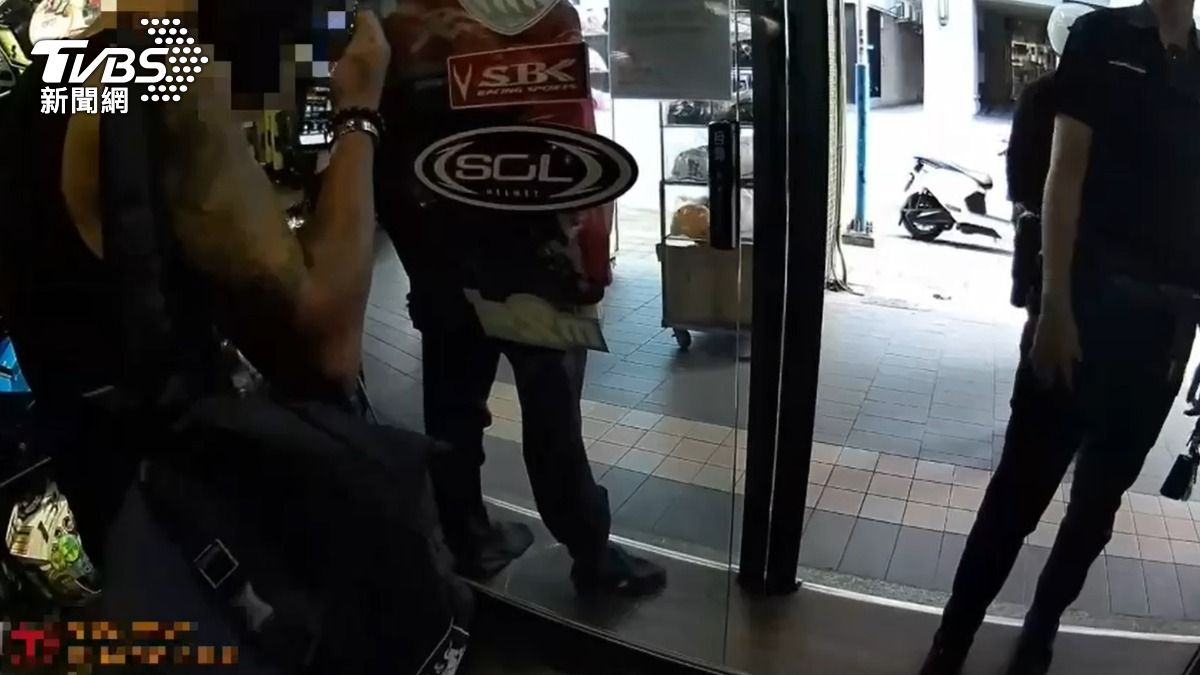 警方逮捕蔡姓竊賊。(圖/TVBS)