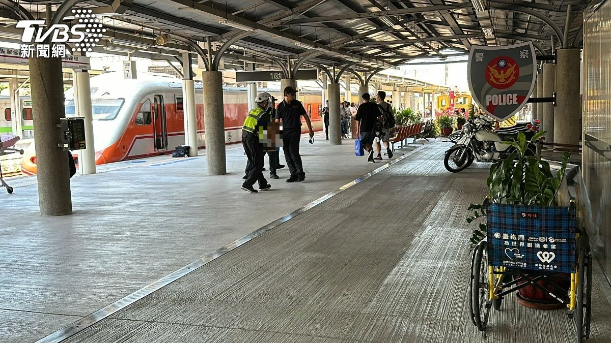 自強號進苗栗站...旅客「鐵路派出所前」落軌 卡車底
