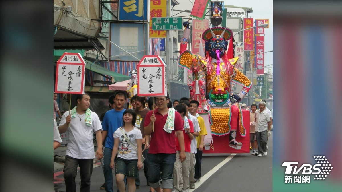 高雄小港龍湖廟在中元普度上是「大士爺祭典」。(圖/龍湖廟提供)