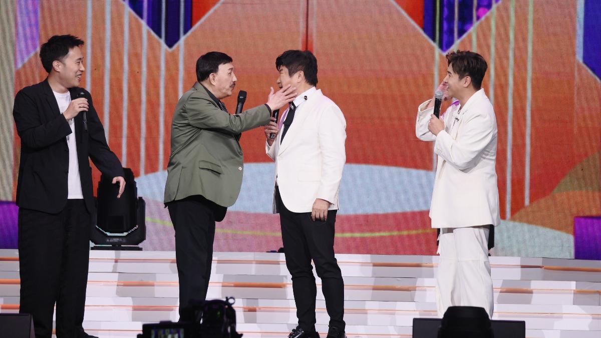 被余天狠甩6大巴掌!胡瓜怒回「失智了」 全場看傻眼