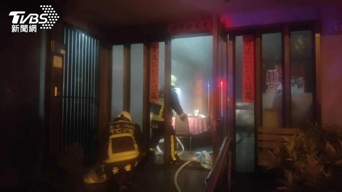 父親節旺季遇祝融!台中最強燒鵝店清晨起火 30桌客滿訂位飛了