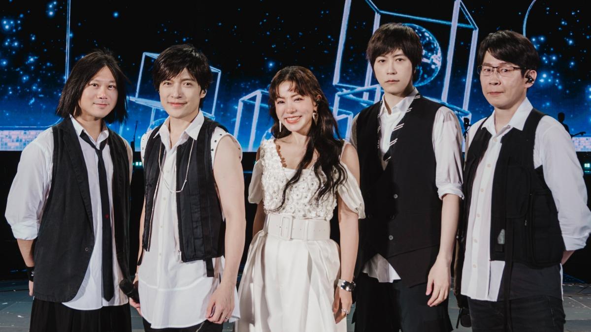 丁噹非常感謝五月天。（圖／相信音樂提供）